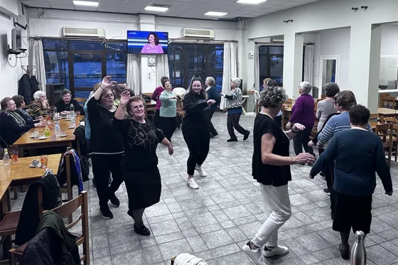 Ολοκληρώθηκε ο κύκλος μαθημάτων παραδοσιακών χορών για τα μέλη του ΚΑΠΗ Αμπελώνα